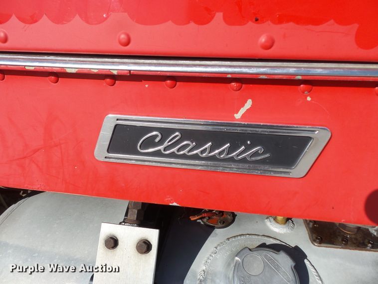 image for item DH7820 2000 Freightliner Classic semi truck