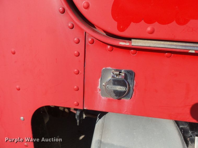 image for item DH7820 2000 Freightliner Classic semi truck