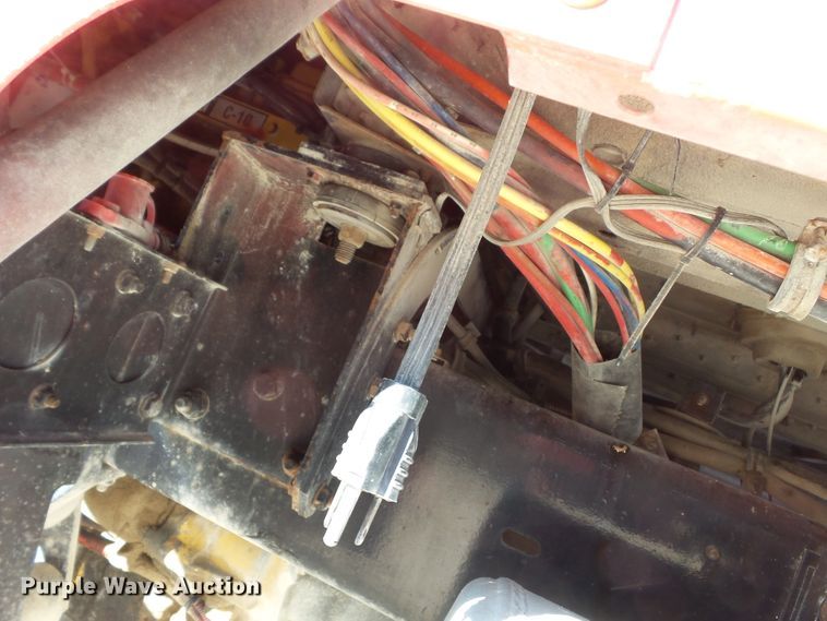 image for item DH7820 2000 Freightliner Classic semi truck