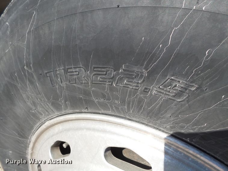 image for item DH7820 2000 Freightliner Classic semi truck