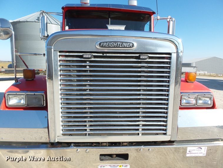 image for item DH7820 2000 Freightliner Classic semi truck