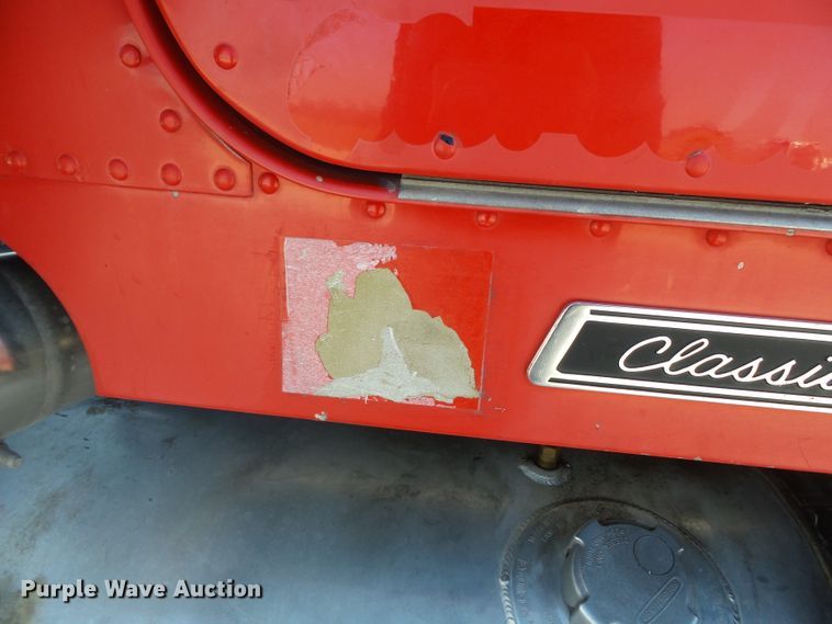 image for item DH7820 2000 Freightliner Classic semi truck