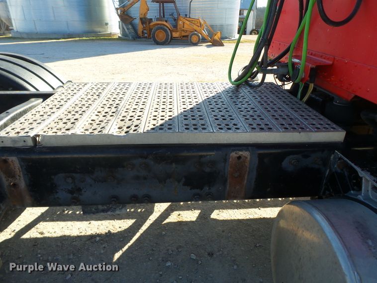 image for item DH7820 2000 Freightliner Classic semi truck