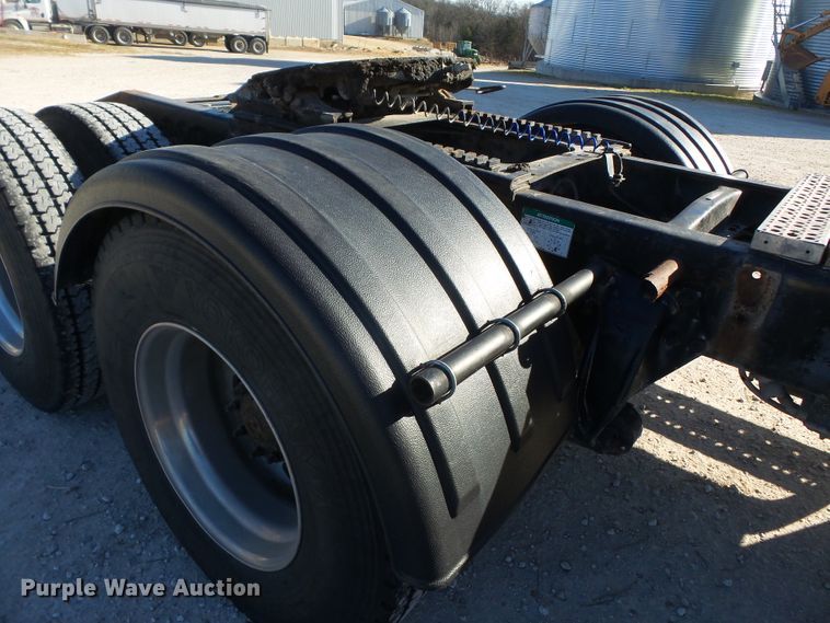 image for item DH7820 2000 Freightliner Classic semi truck