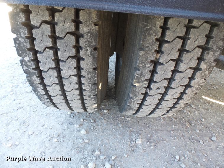 image for item DH7820 2000 Freightliner Classic semi truck