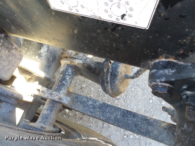 image for item DH7820 2000 Freightliner Classic semi truck