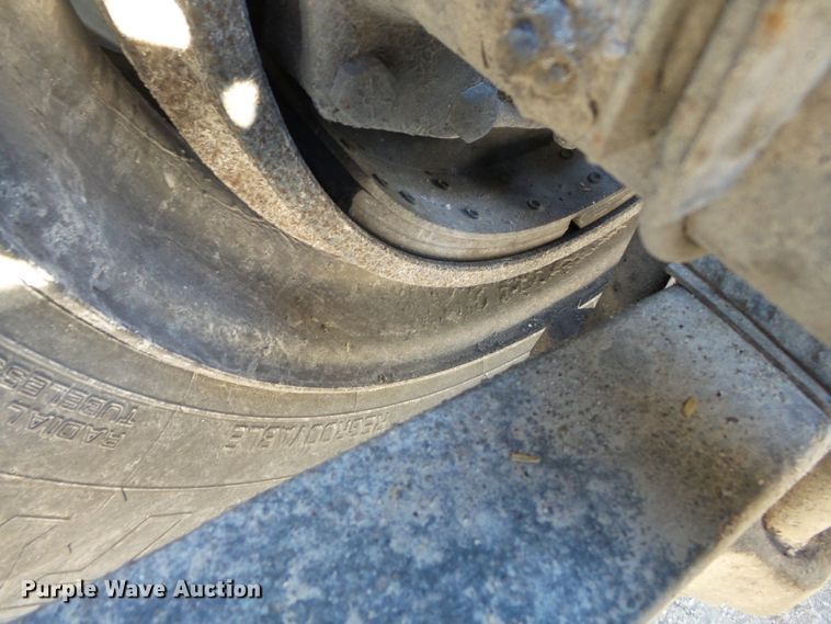 image for item DH7820 2000 Freightliner Classic semi truck