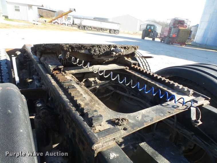 image for item DH7820 2000 Freightliner Classic semi truck