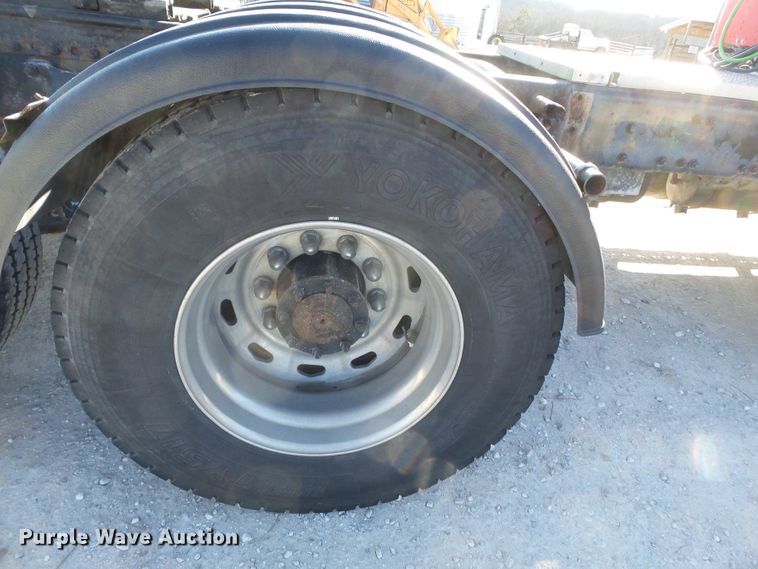 image for item DH7820 2000 Freightliner Classic semi truck