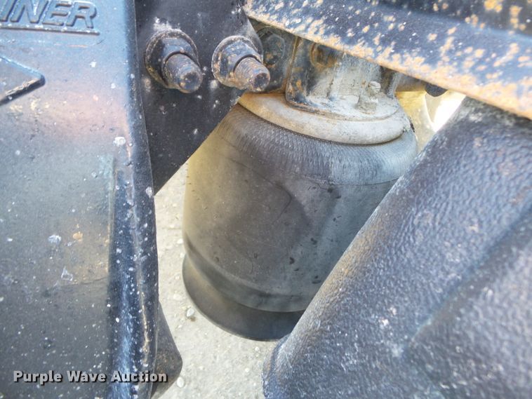 image for item DH7820 2000 Freightliner Classic semi truck