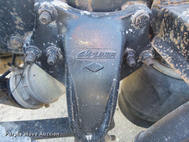 image for item DH7820 2000 Freightliner Classic semi truck