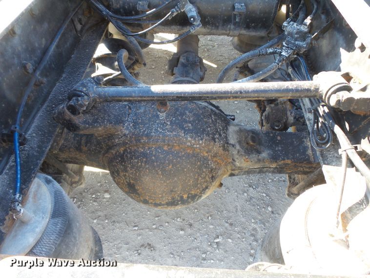 image for item DH7820 2000 Freightliner Classic semi truck