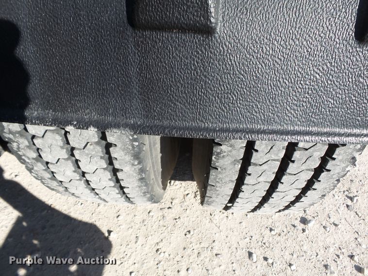 image for item DH7820 2000 Freightliner Classic semi truck