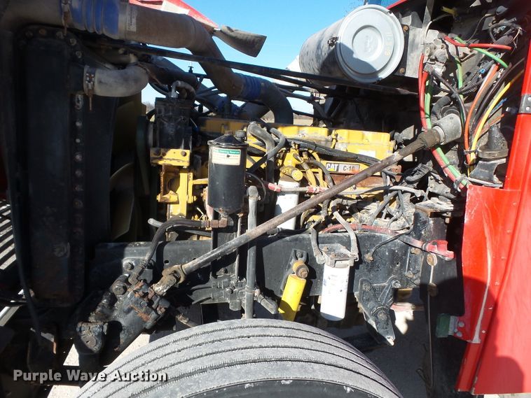 image for item DH7820 2000 Freightliner Classic semi truck