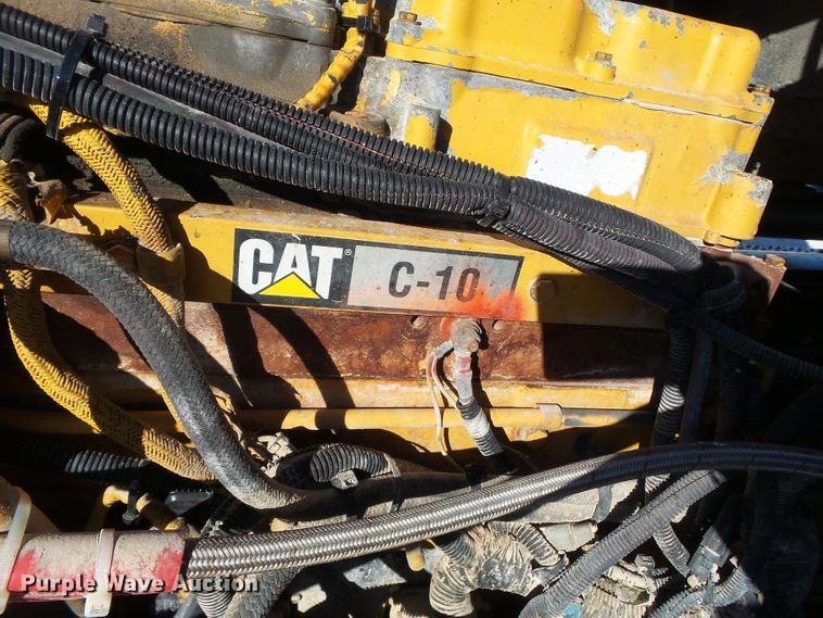 image for item DH7820 2000 Freightliner Classic semi truck