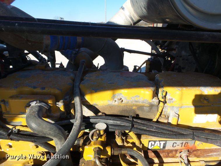 image for item DH7820 2000 Freightliner Classic semi truck