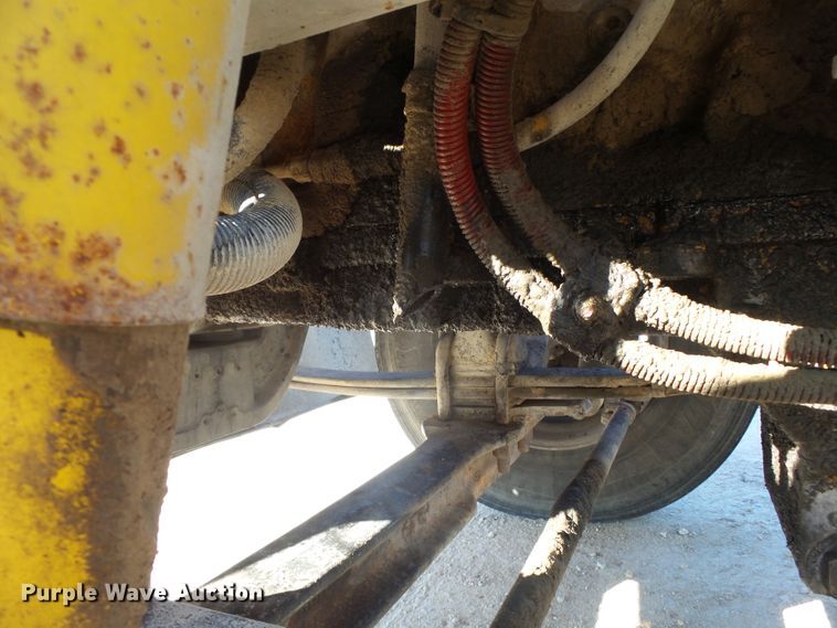 image for item DH7820 2000 Freightliner Classic semi truck