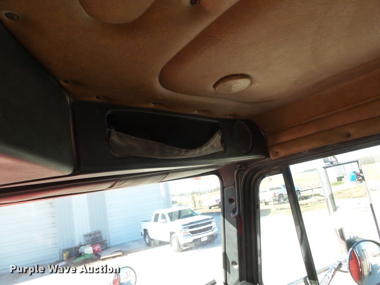 image for item DH7820 2000 Freightliner Classic semi truck