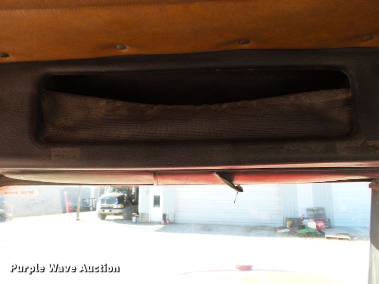 image for item DH7820 2000 Freightliner Classic semi truck