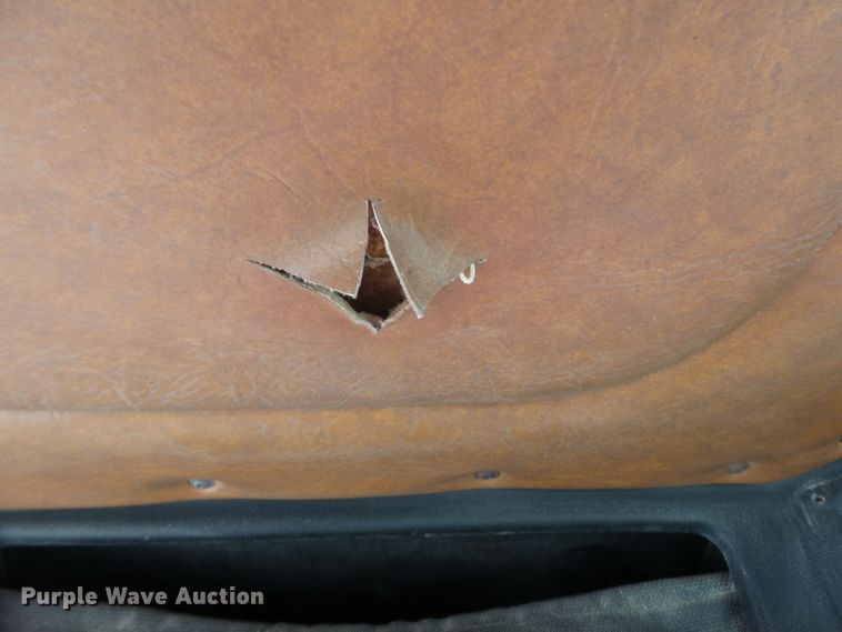 image for item DH7820 2000 Freightliner Classic semi truck