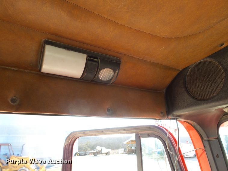 image for item DH7820 2000 Freightliner Classic semi truck