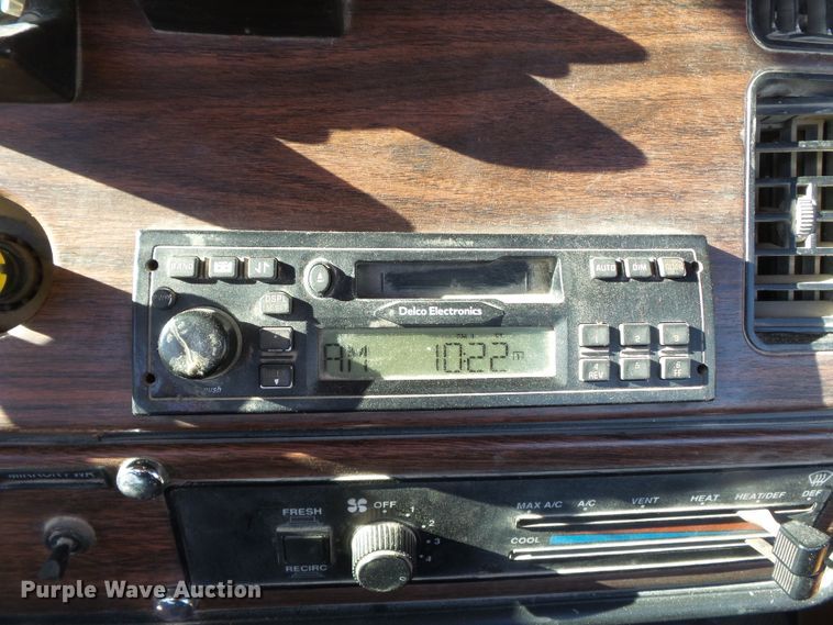 image for item DH7820 2000 Freightliner Classic semi truck