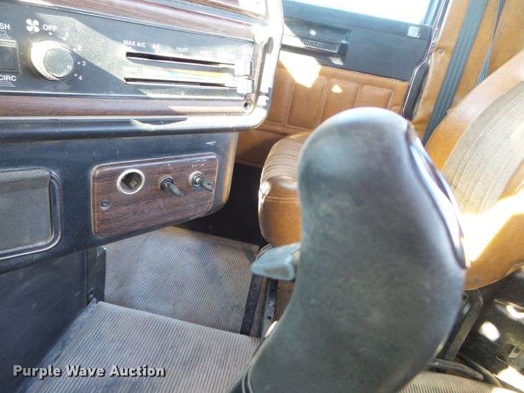 image for item DH7820 2000 Freightliner Classic semi truck