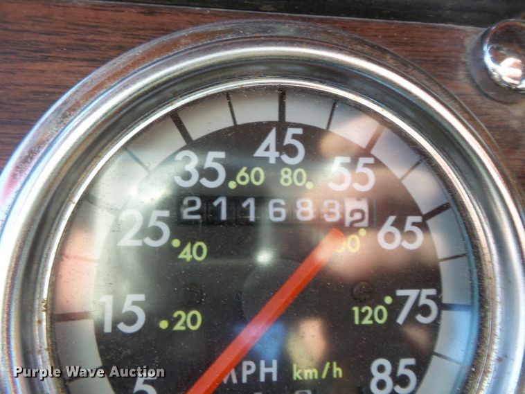 image for item DH7820 2000 Freightliner Classic semi truck