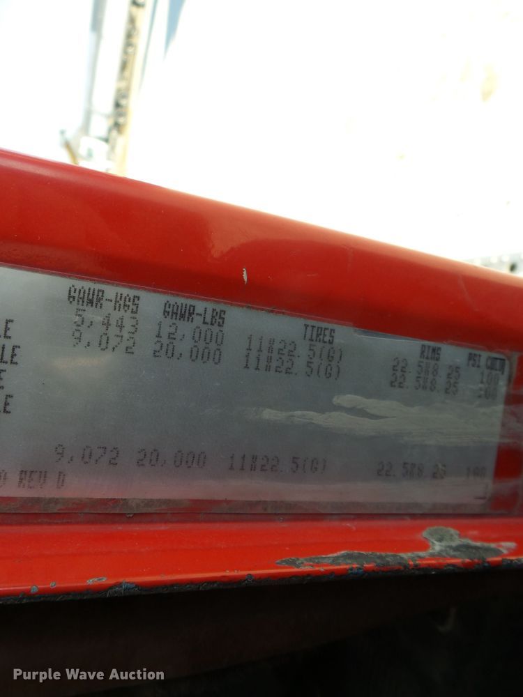 image for item DH7820 2000 Freightliner Classic semi truck