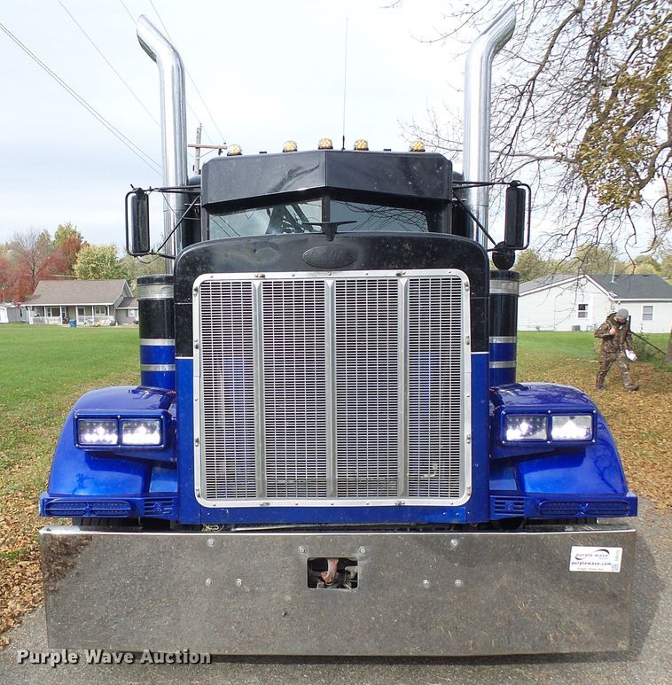 image for item DI0715 1992 Peterbilt 379 semi truck