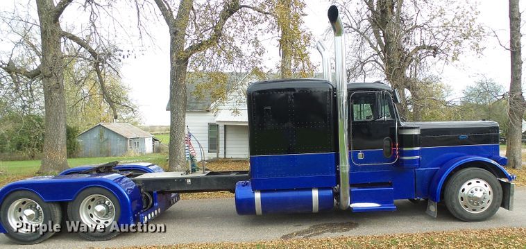 image for item DI0715 1992 Peterbilt 379 semi truck