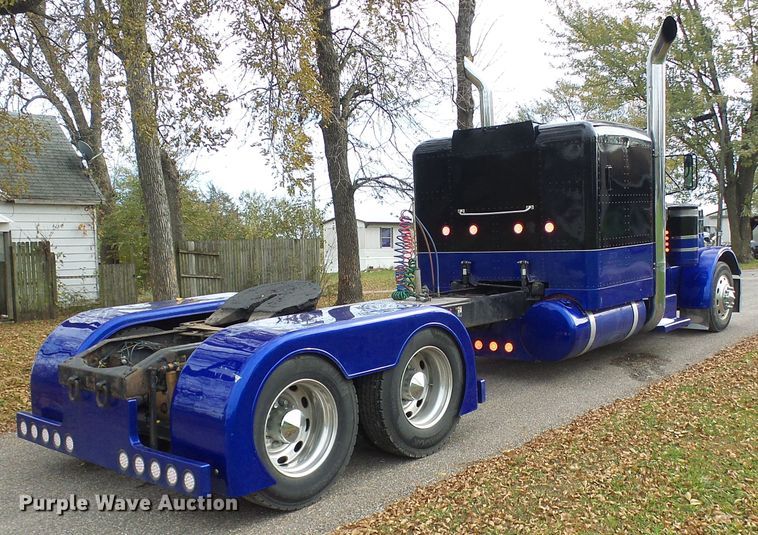 image for item DI0715 1992 Peterbilt 379 semi truck