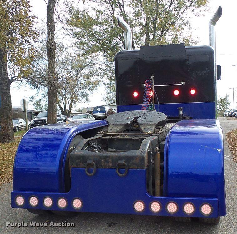 image for item DI0715 1992 Peterbilt 379 semi truck