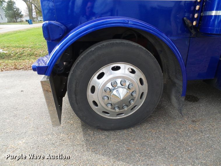 image for item DI0715 1992 Peterbilt 379 semi truck