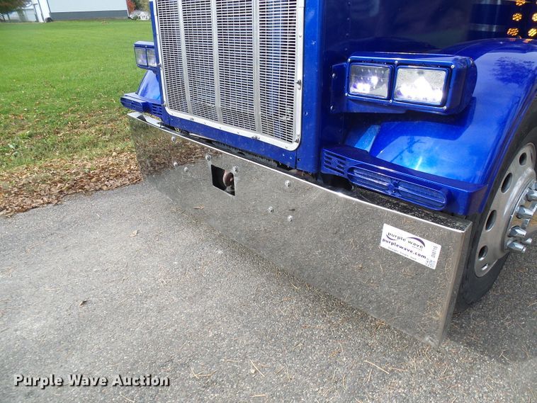 image for item DI0715 1992 Peterbilt 379 semi truck