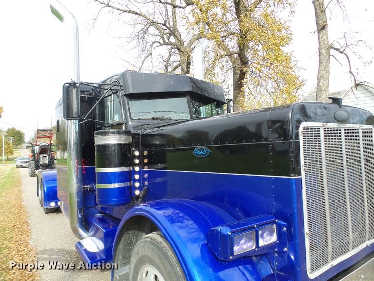 image for item DI0715 1992 Peterbilt 379 semi truck