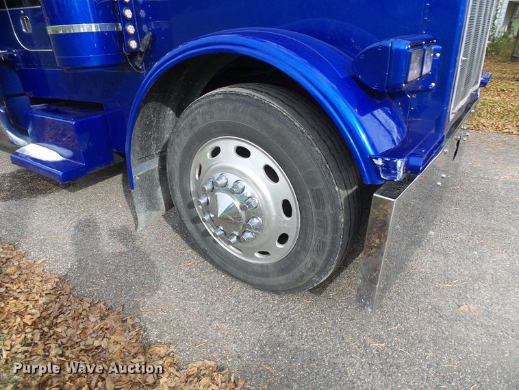 image for item DI0715 1992 Peterbilt 379 semi truck