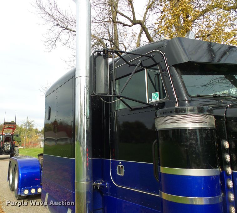 image for item DI0715 1992 Peterbilt 379 semi truck