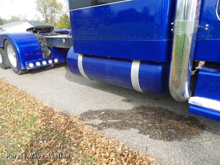 image for item DI0715 1992 Peterbilt 379 semi truck