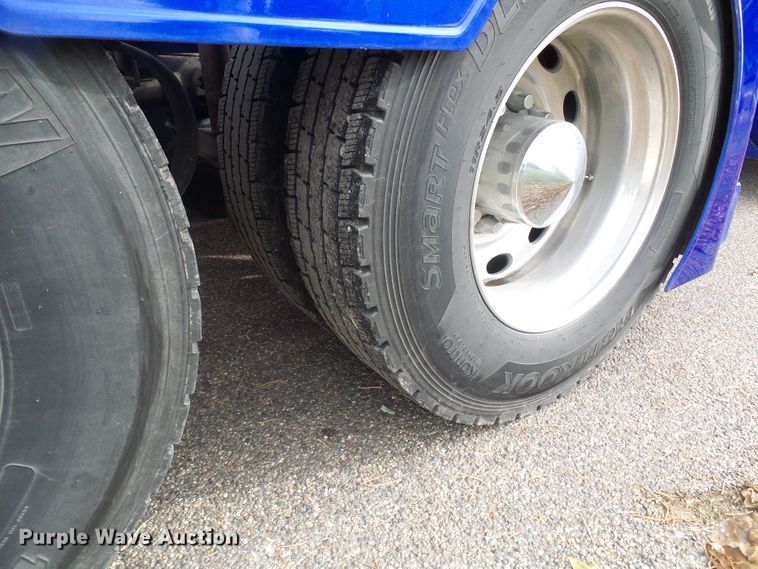 image for item DI0715 1992 Peterbilt 379 semi truck