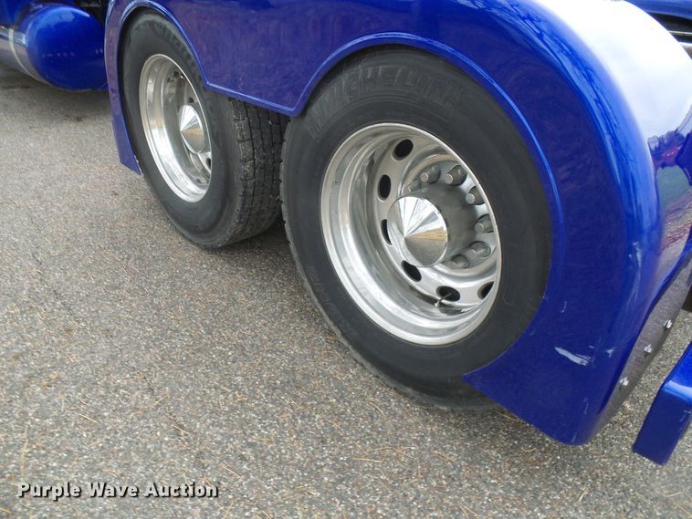 image for item DI0715 1992 Peterbilt 379 semi truck