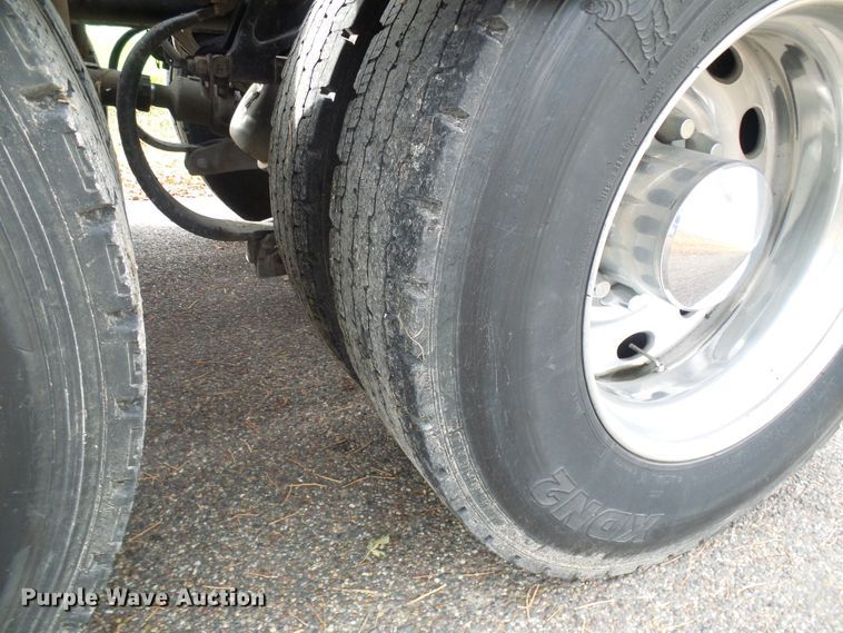 image for item DI0715 1992 Peterbilt 379 semi truck