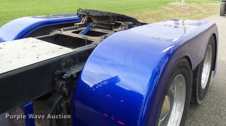 image for item DI0715 1992 Peterbilt 379 semi truck