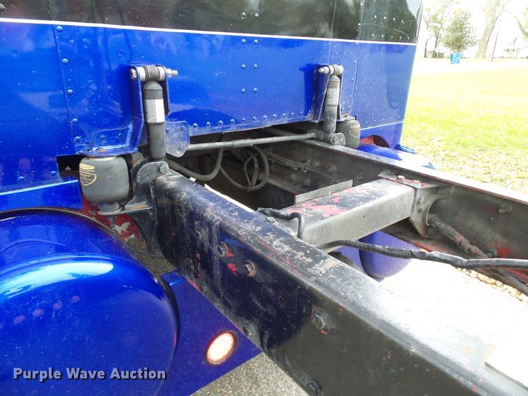 image for item DI0715 1992 Peterbilt 379 semi truck