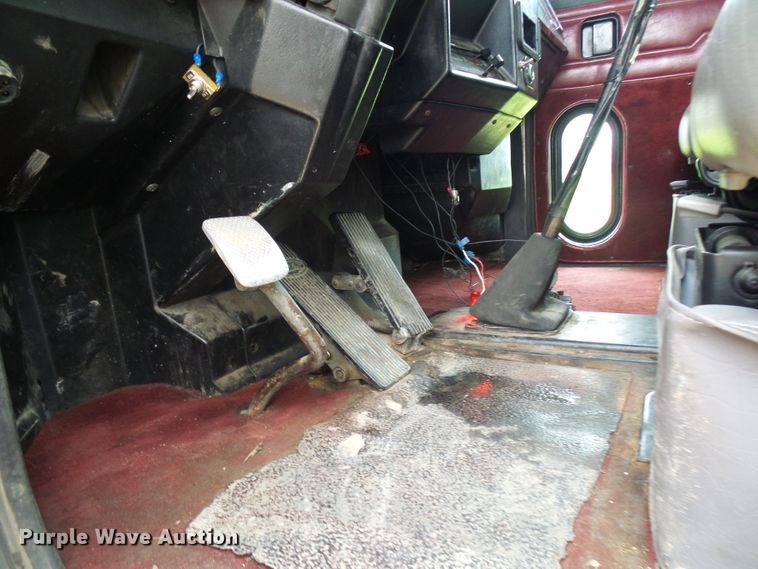 image for item DI0715 1992 Peterbilt 379 semi truck