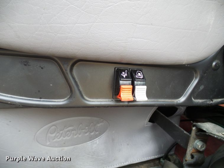 image for item DI0715 1992 Peterbilt 379 semi truck