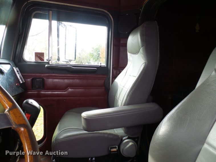 image for item DI0715 1992 Peterbilt 379 semi truck