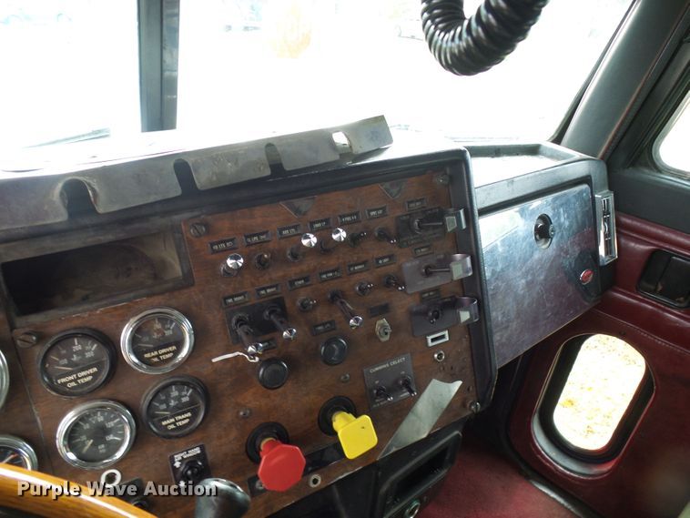 image for item DI0715 1992 Peterbilt 379 semi truck