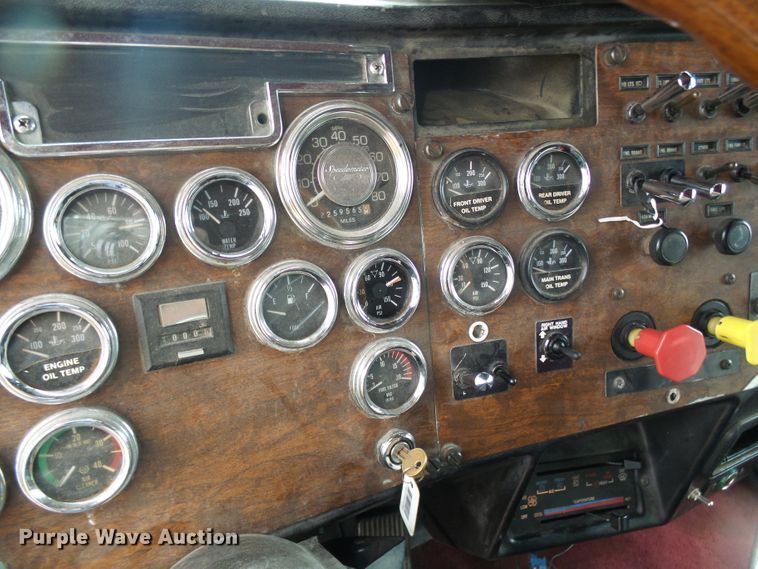 image for item DI0715 1992 Peterbilt 379 semi truck