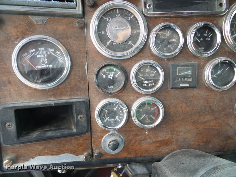 image for item DI0715 1992 Peterbilt 379 semi truck